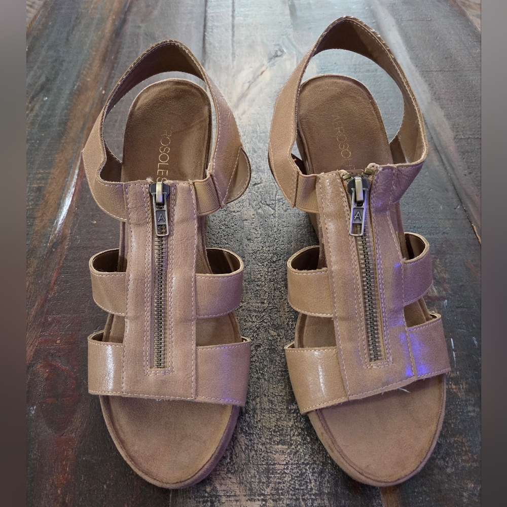 🎈2/$15 Women's Tan Wedge Sandals - Picture 2 of 7